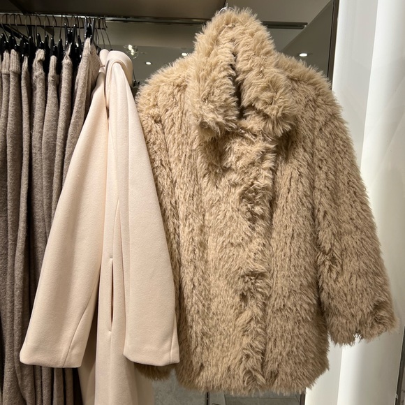 H&M fluffy jacket - Picture 1 of 1